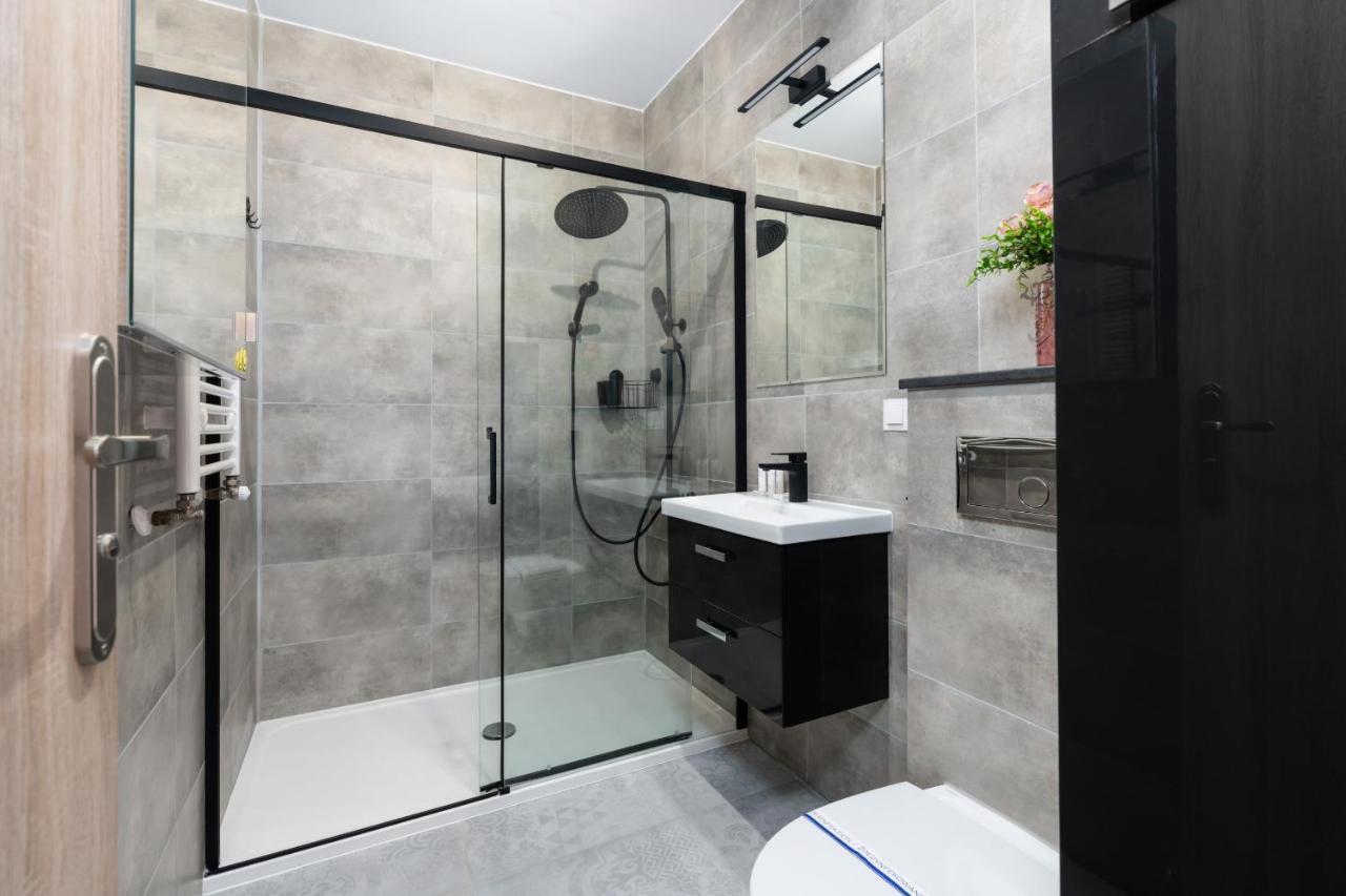 Modern Apartment With Balcony & Free Garage Poznan By Noclegi Renters Exterior photo